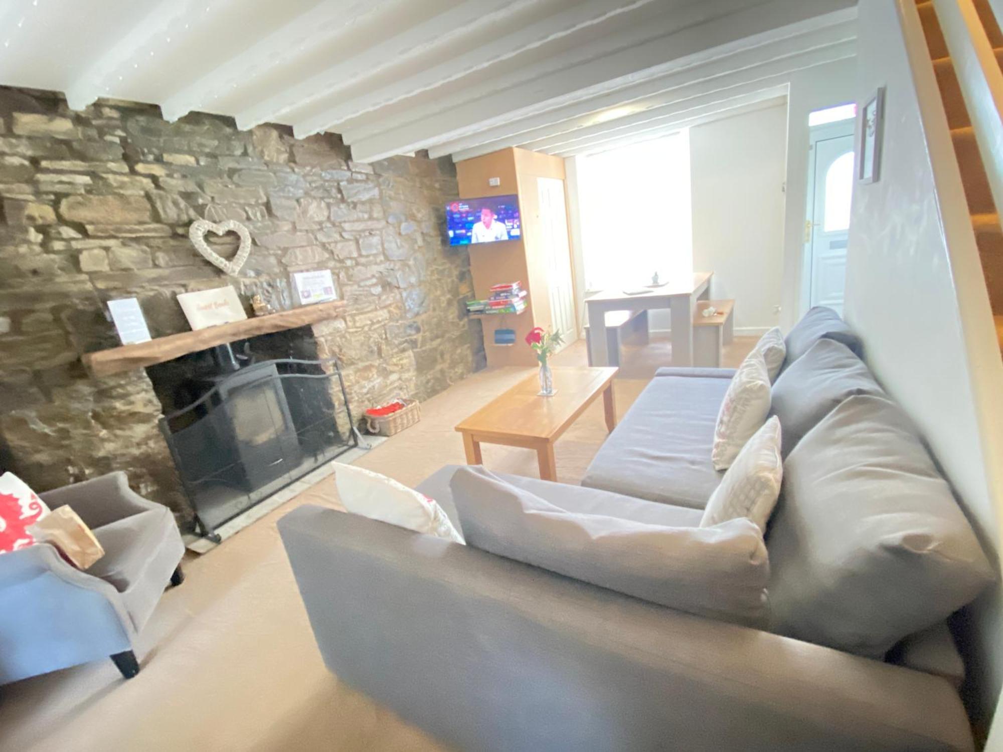 The Cwtch, Log Fire, Sleeps 6, Nr Zip World, Brecon And Bike Park Wales Villa Aberdare Exterior foto