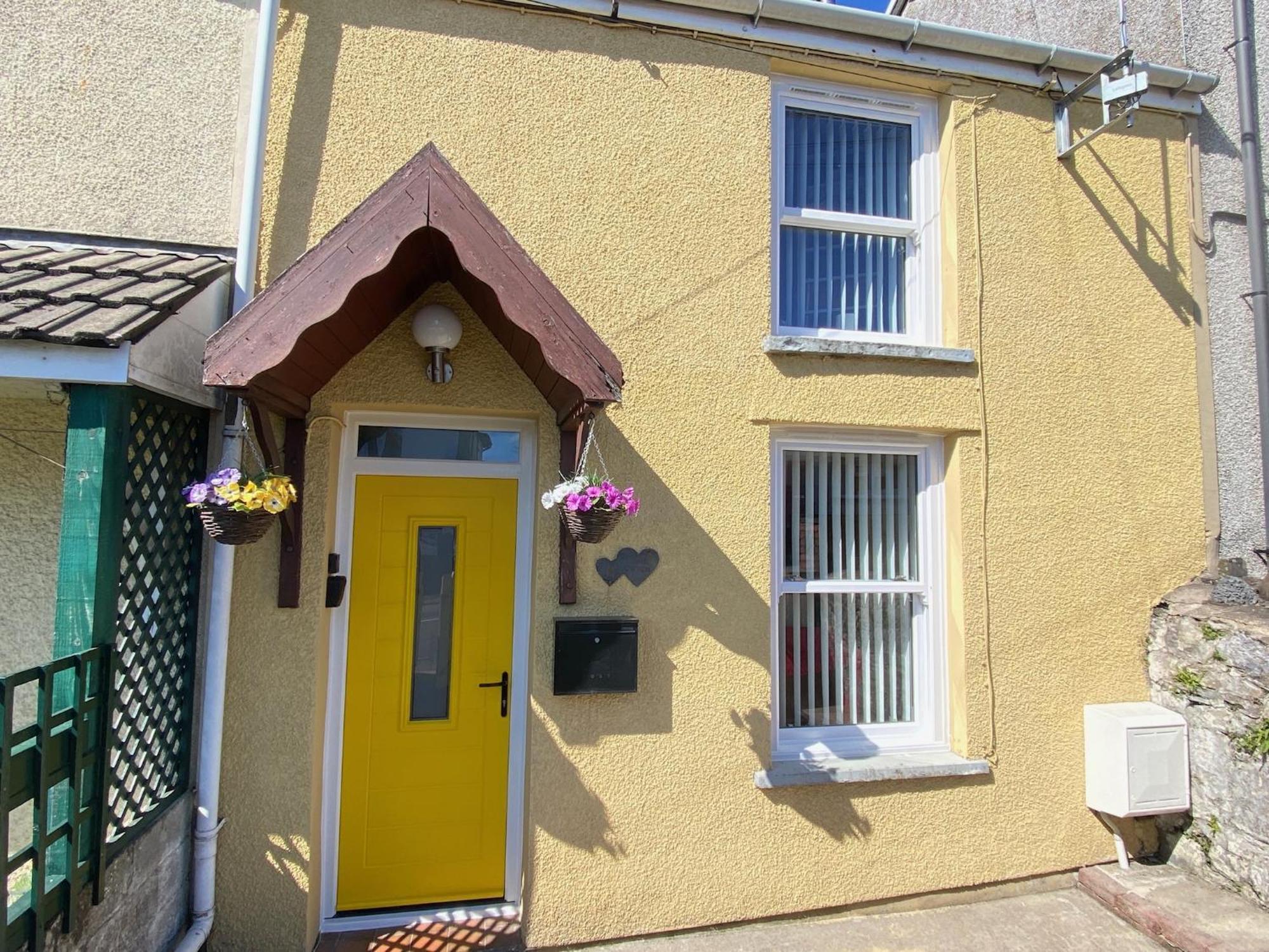 The Cwtch, Log Fire, Sleeps 6, Nr Zip World, Brecon And Bike Park Wales Villa Aberdare Exterior foto