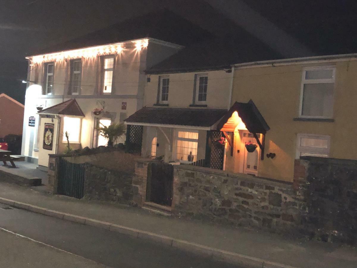 The Cwtch, Log Fire, Sleeps 6, Nr Zip World, Brecon And Bike Park Wales Villa Aberdare Exterior foto